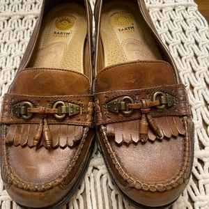 Brown Earth Spirit size 8 loafers